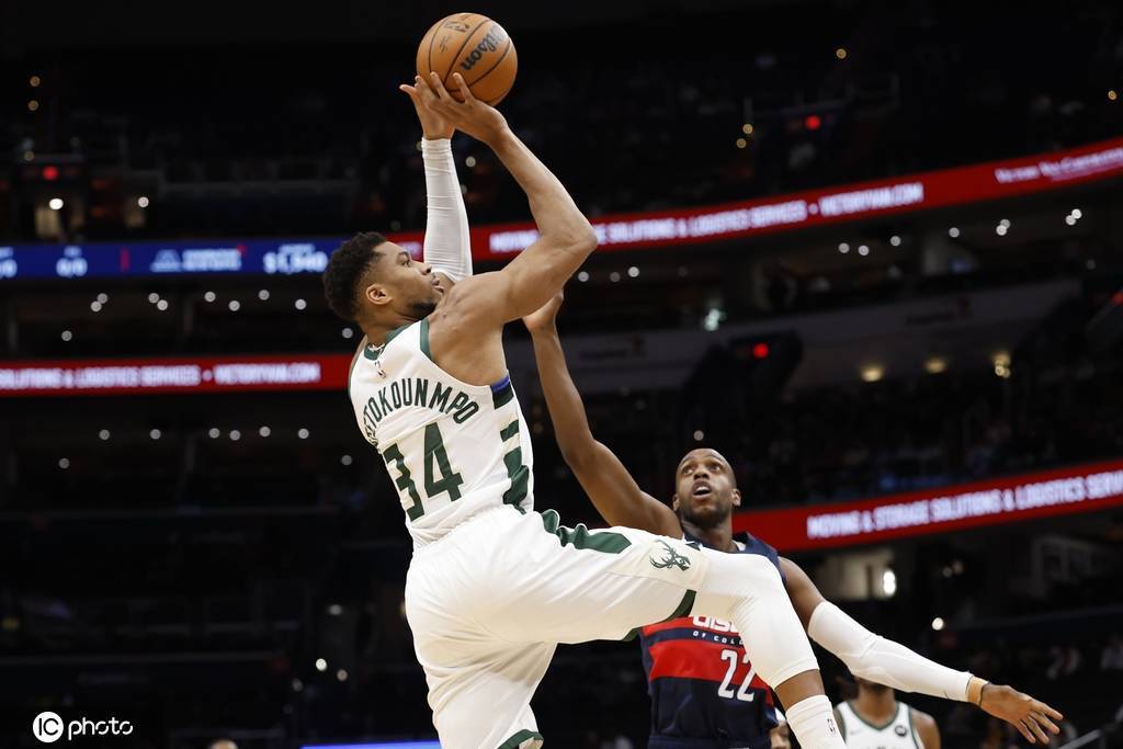 字母哥26+7麦科勒姆28分 雄鹿客场不敌奇才